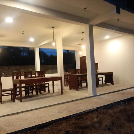 Hotel Kusuma'S Lazy Left Midigama East Esterno foto