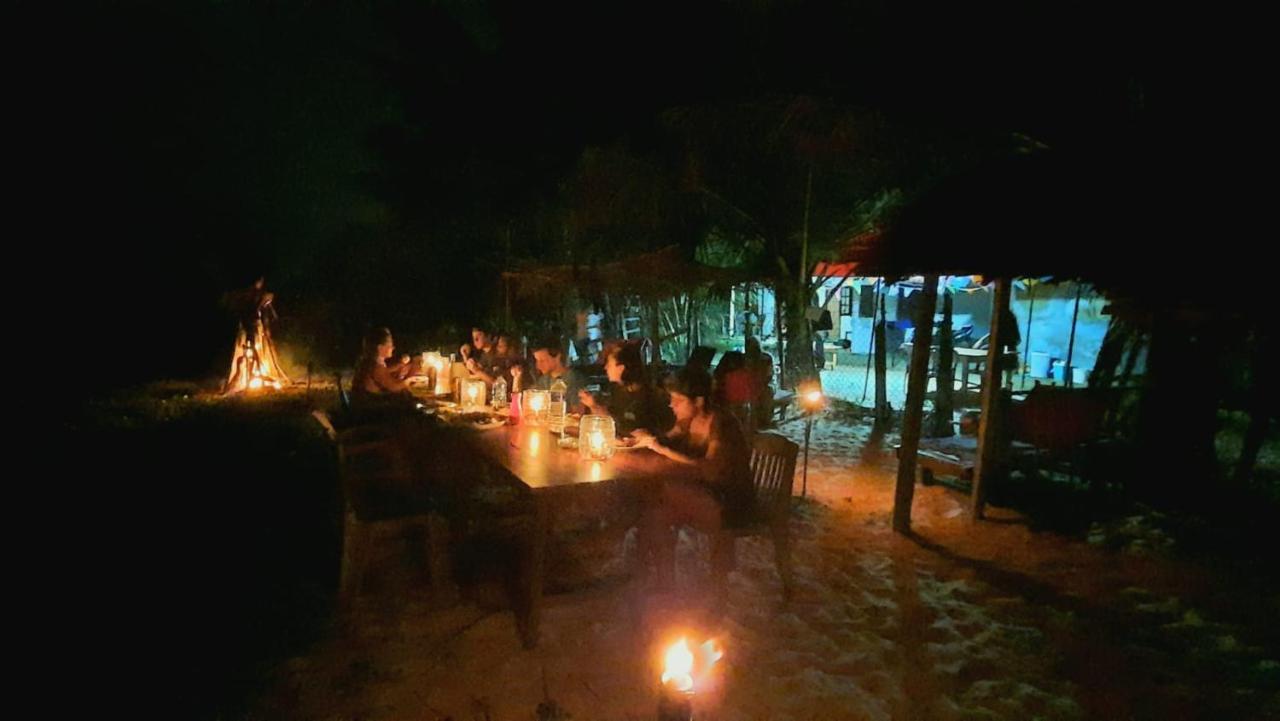 Hotel Kusuma'S Lazy Left Midigama East Esterno foto