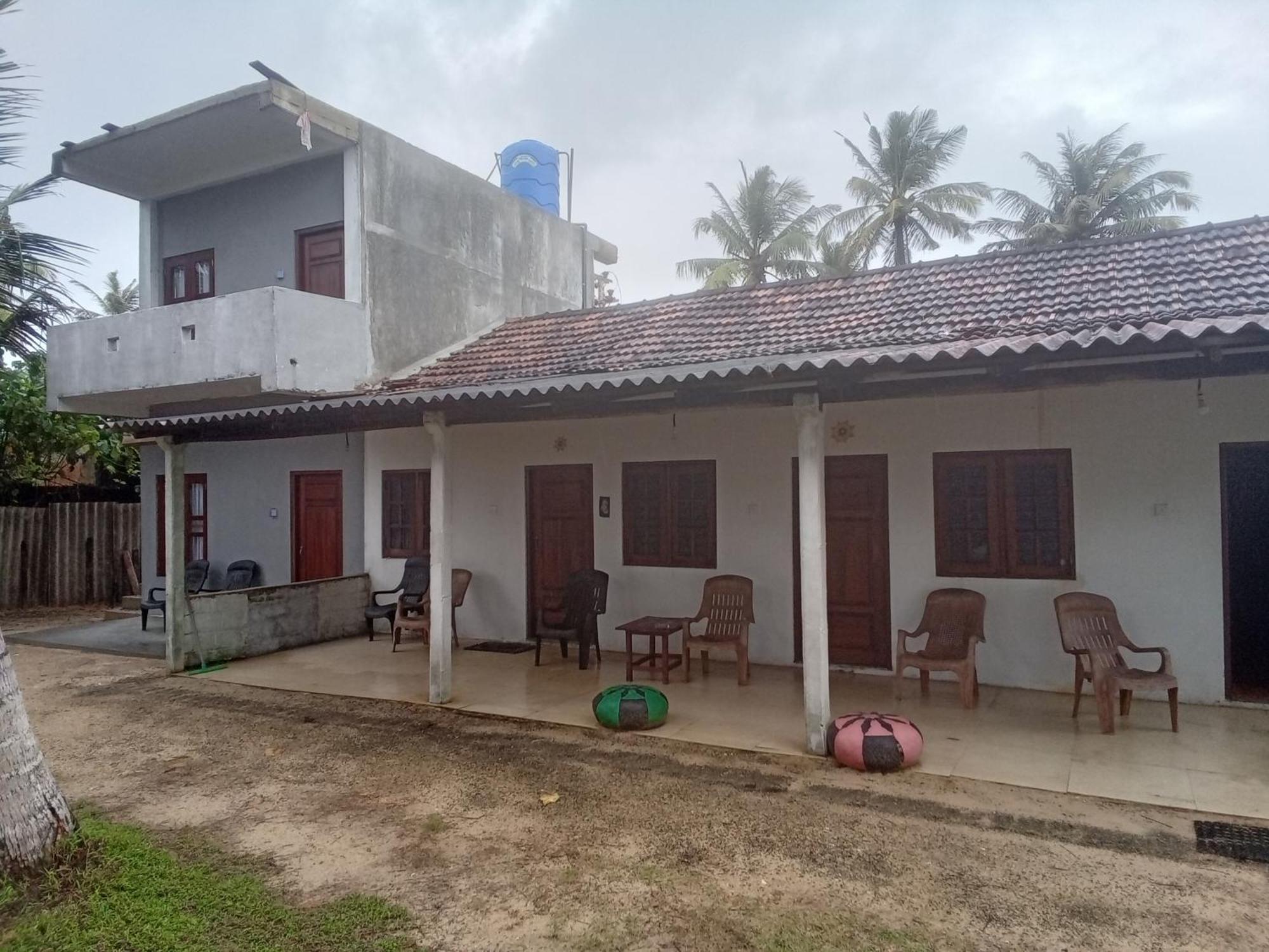 Hotel Kusuma'S Lazy Left Midigama East Esterno foto