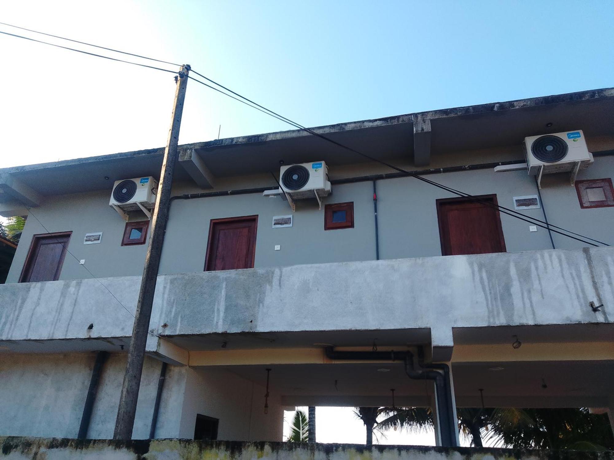 Hotel Kusuma'S Lazy Left Midigama East Esterno foto